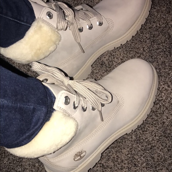 TIMBERLANDS 6IN SHEARLING COLLAR WATERPROOF BOOTS - Picture 3 of 3